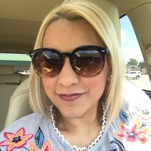 Meet your Posher, Laura